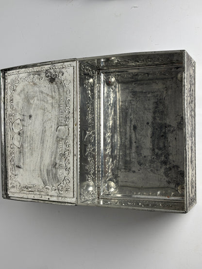 Antike Blechdose Nürnberg 32x24x13cm
