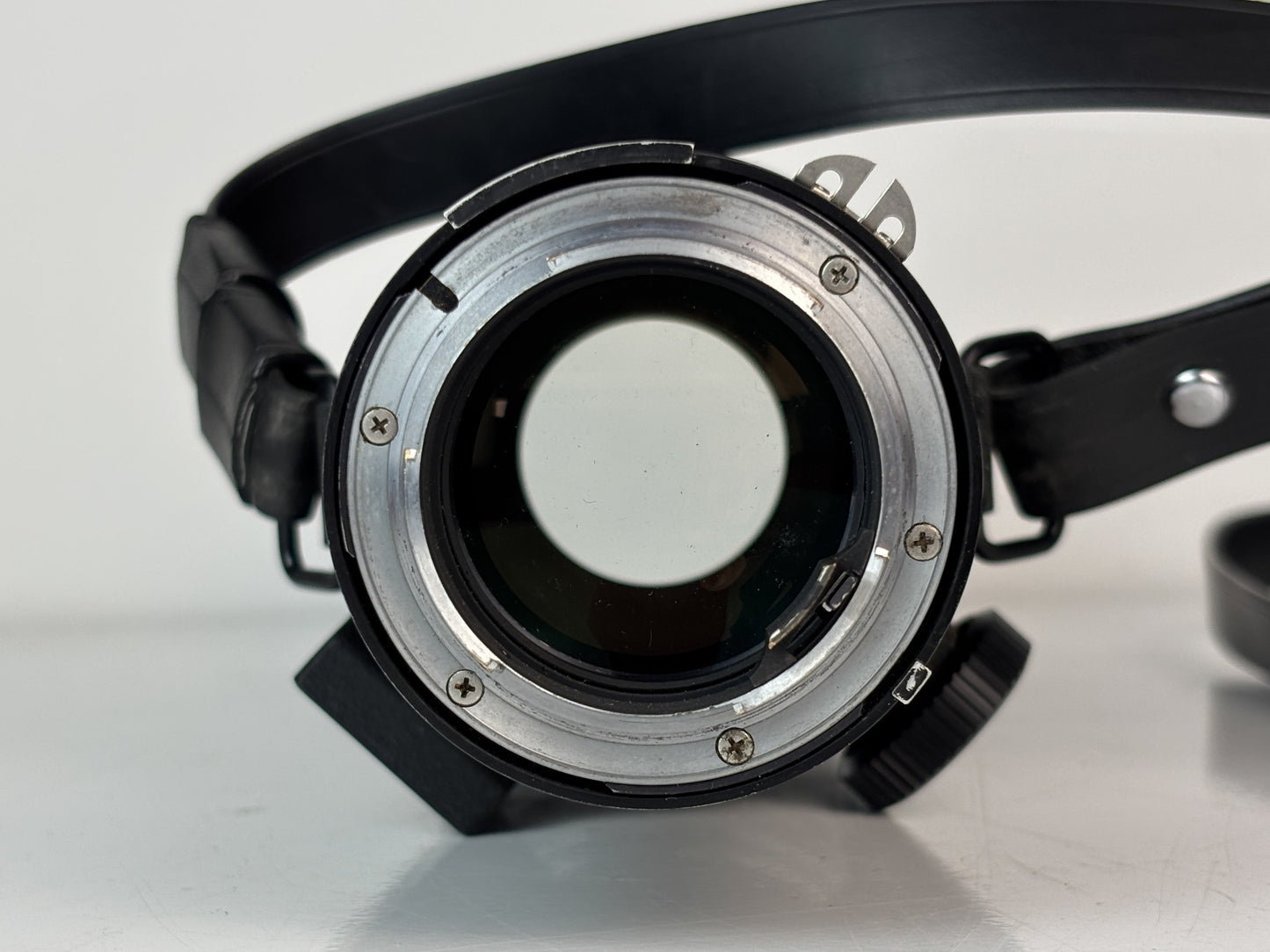 Nikon Nikkor Zoom 4,5/50-300mm Teleobjektiv mit Gegenlichtblende HK-5