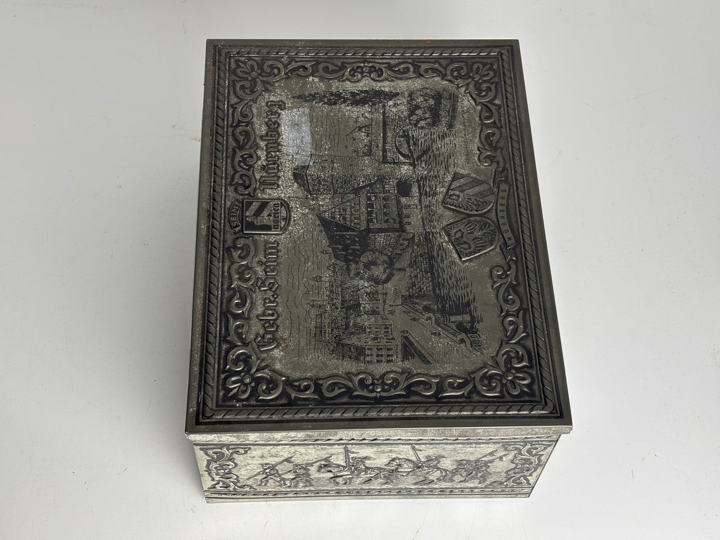 Antike Blechdose Nürnberg 32x24x13cm